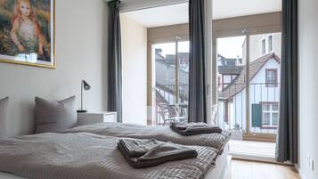 8 soveværelser, skrivebord, weekendseng, sengetøj