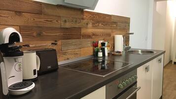 Kühlschrank, Mikrowelle, Ofen, Herdplatte