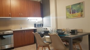 Apartment, 6 Bedrooms | Private kitchen | Full-sized fridge, microwave, oven, stovetop