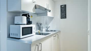 Microwave, coffee/tea maker, electric kettle, toaster