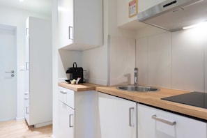 Microwave, coffee/tea maker, electric kettle, toaster - Hitrental Old Town Apartments (Lucerne)