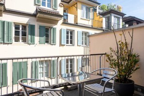 Outdoor dining - Hitrental Old Town Apartments (Lucerne)