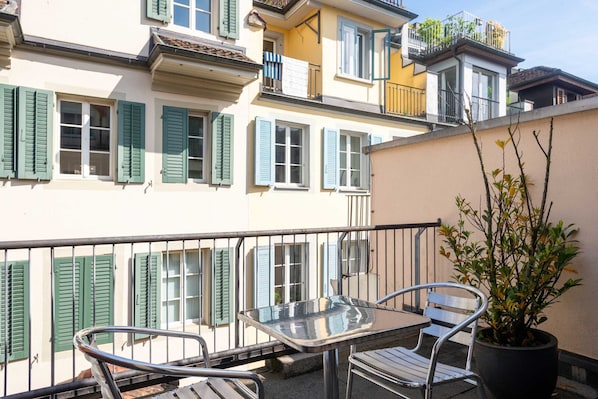 Outdoor dining - Hitrental Old Town Apartments (Lucerne)