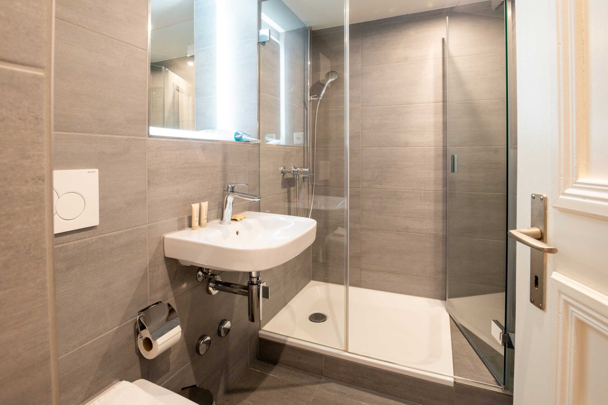 Shower, towels, toilet paper