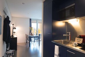 Microwave, coffee/tea maker, highchair, cookware/dishes/utensils - Hitrental Allmend Comfort Apartments (Lucerne)