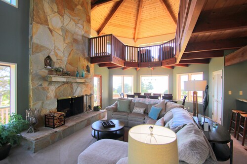 Colby Reef an Ocean View Home near Van Damme State Park & Beach, Sleeps 10