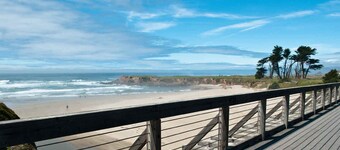 Star House Lodge - Ocean Front Timbered Lodge