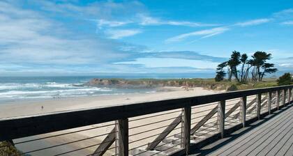 Star House Lodge - Ocean Front Timbered Lodge