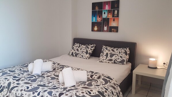 Căn hộ dành cho gia đình, 3 phòng ngủ, 2 phòng tắm, quang cảnh thành phố | Bàn, khu vực làm việc phù hợp cho laptop