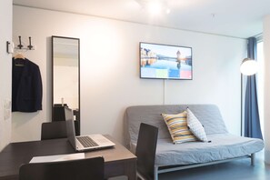Living area - Hitrental Allmend Standard Studios (Lucerne)