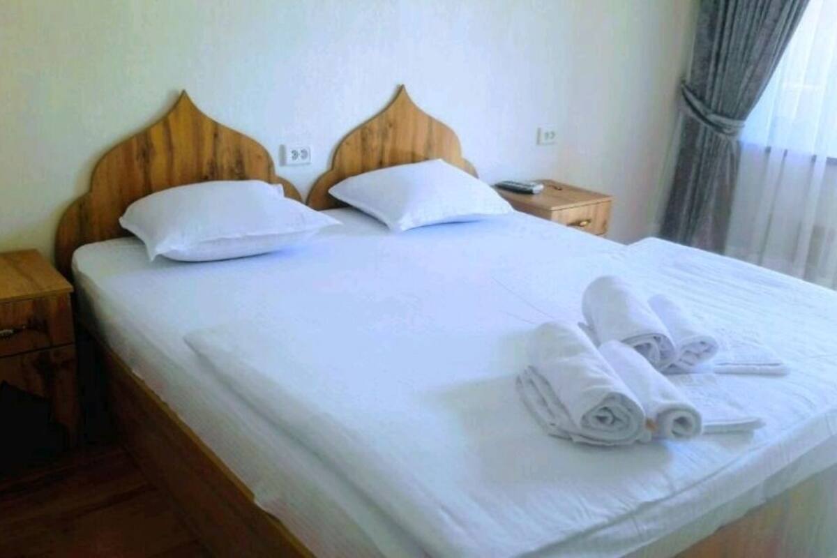 Quarto casal | Escrivaninha, quartos à prova de som, Wi-Fi de cortesia