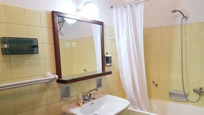 Traditional-Apartment, 5 Schlafzimmer, 2 Bäder, Stadtblick | Badezimmer