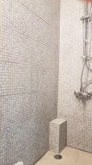 Apartment, 6 Schlafzimmer | Dusche im Bad