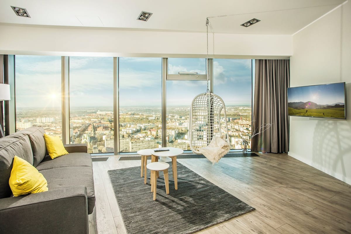 Business Studio, 1 Katil Ratu (Queen), City View, Tower | Peralatan tempat tidur premium, dihias secara berasingan