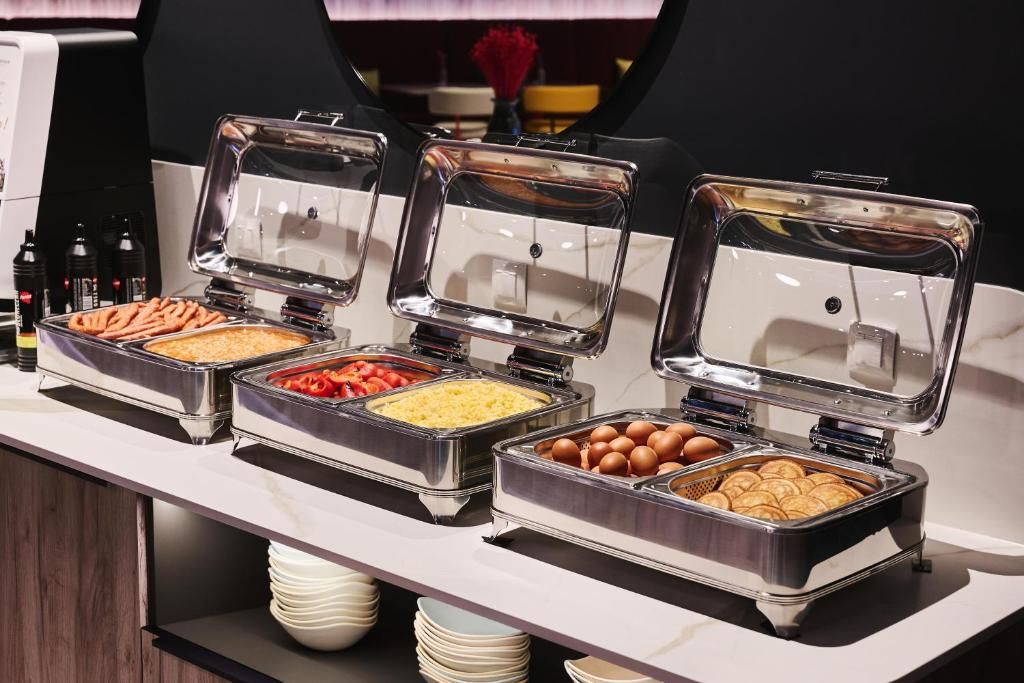Daily buffet breakfast for a fee