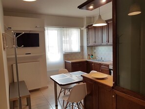 Apartment | Essbereich im Zimmer