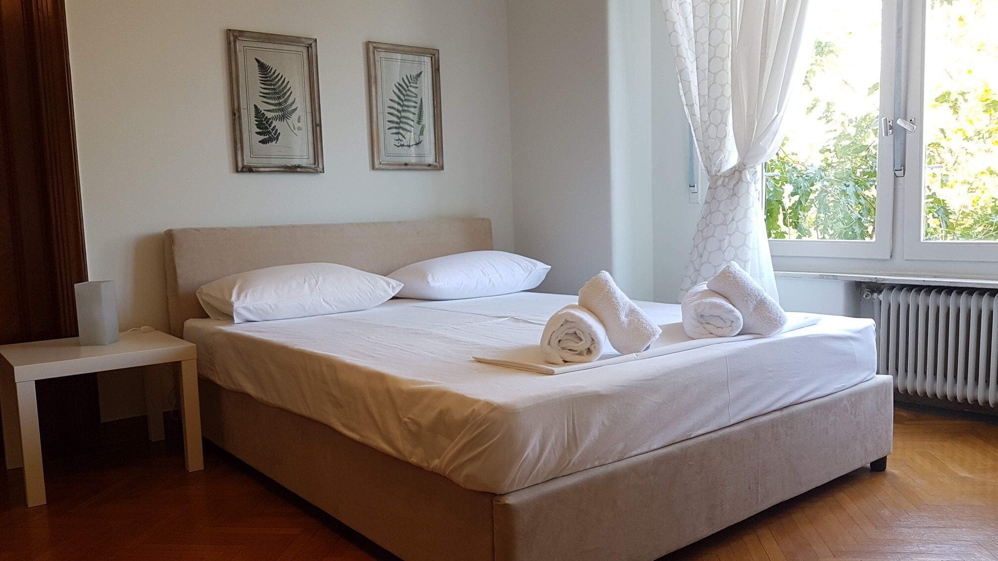 Deluxe Apartment, Multiple Bedrooms | 7 bedrooms, desk, laptop workspace, soundproofing