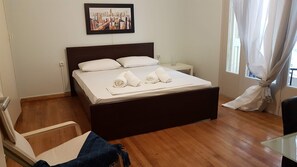 Deluxe Apartment, Multiple Bedrooms | 7 bedrooms, desk, laptop workspace, soundproofing