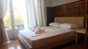 Deluxe Apartment, Multiple Bedrooms | 7 bedrooms, desk, laptop workspace, soundproofing