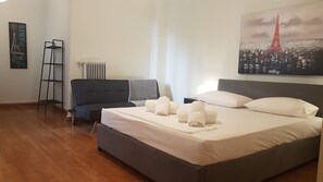 Deluxe Apartment, Multiple Bedrooms | 7 bedrooms, desk, laptop workspace, soundproofing