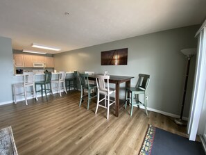 Dining - Sunset On The Water! (Port Clinton)