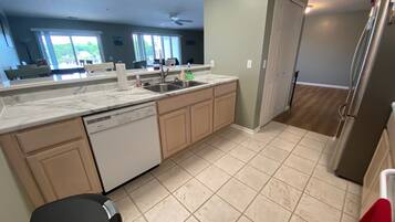 Microwave, stovetop, dishwasher, coffee/tea maker