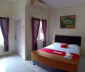 Deluxe Double Room, 1 Queen Bed | Free WiFi, bed sheets - Aqilakost Gadog Puncak Bogor (Megamendung)