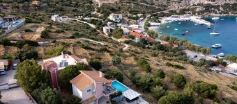 Coastal Paradise Found - Komis' Private Pool Gem