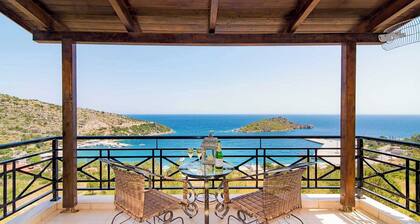 Coastal Paradise Found - Komis' Private Pool Gem