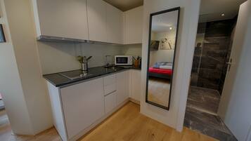 Microwave, dishwasher, coffee/tea maker, high chair