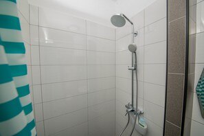 Shower, hair dryer, towels, soap - Modern Beach Studio in Zadar (Zadar)
