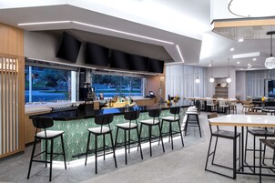 2 bares/lounges, bar na cobertura