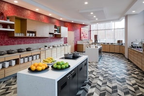 Free daily buffet breakfast - Hyatt House Tempe/Phoenix/University (Tempe)