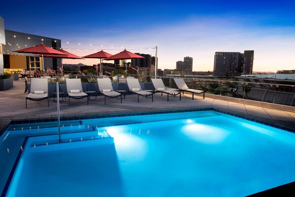 Outdoor pool, open 6:00 AM to 11:00 PM, pool umbrellas, sun loungers - Hyatt House Tempe/Phoenix/University (Tempe)