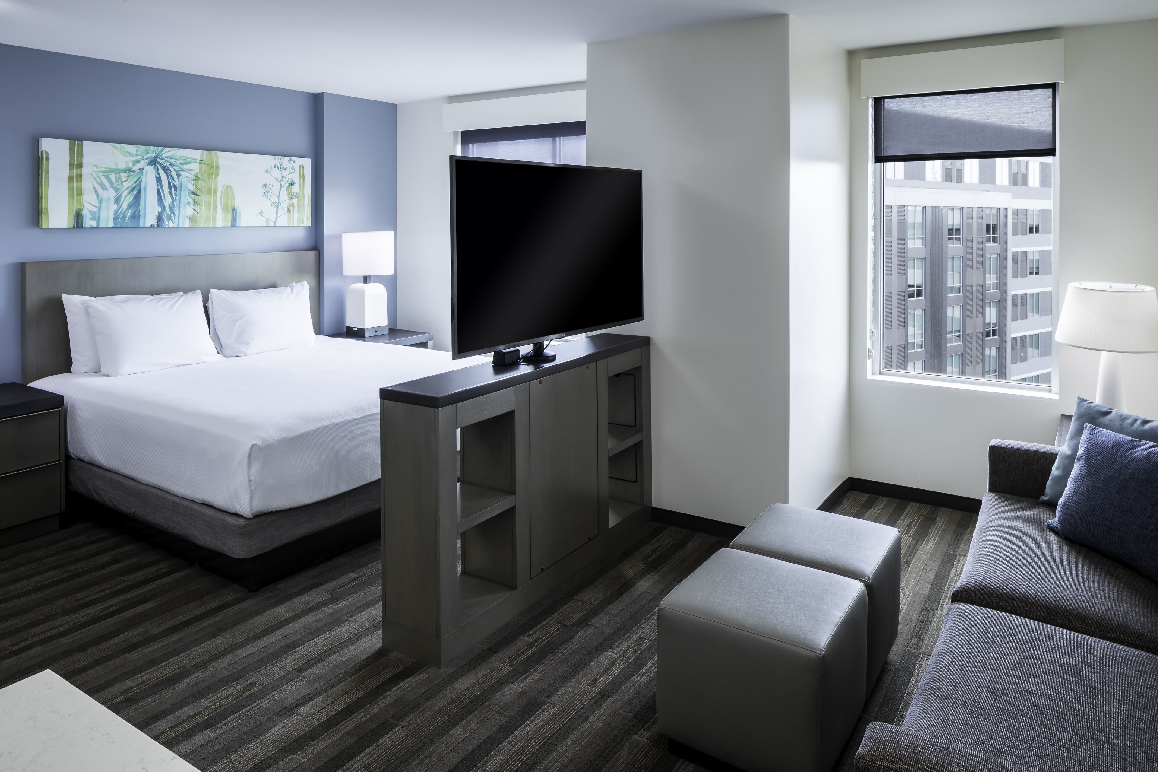 studio suite, 1 king bed with sofa bed, kitchen (high floor) | 1 bedroom, in-room safe, desk, blackout curtains