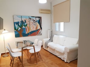 Apartment, 4 Bedrooms | Living room