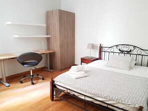 Appartement, 4 chambres | 4 chambres, système d’insonorisation, fer et planche à repasser