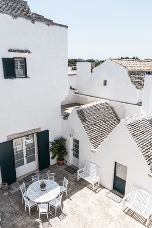 Outdoor dining - Masseria with swimming pool in Valle d'Itria (Martina Franca)