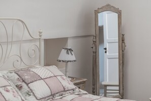 6 bedrooms, in-room safe, WiFi, bed sheets