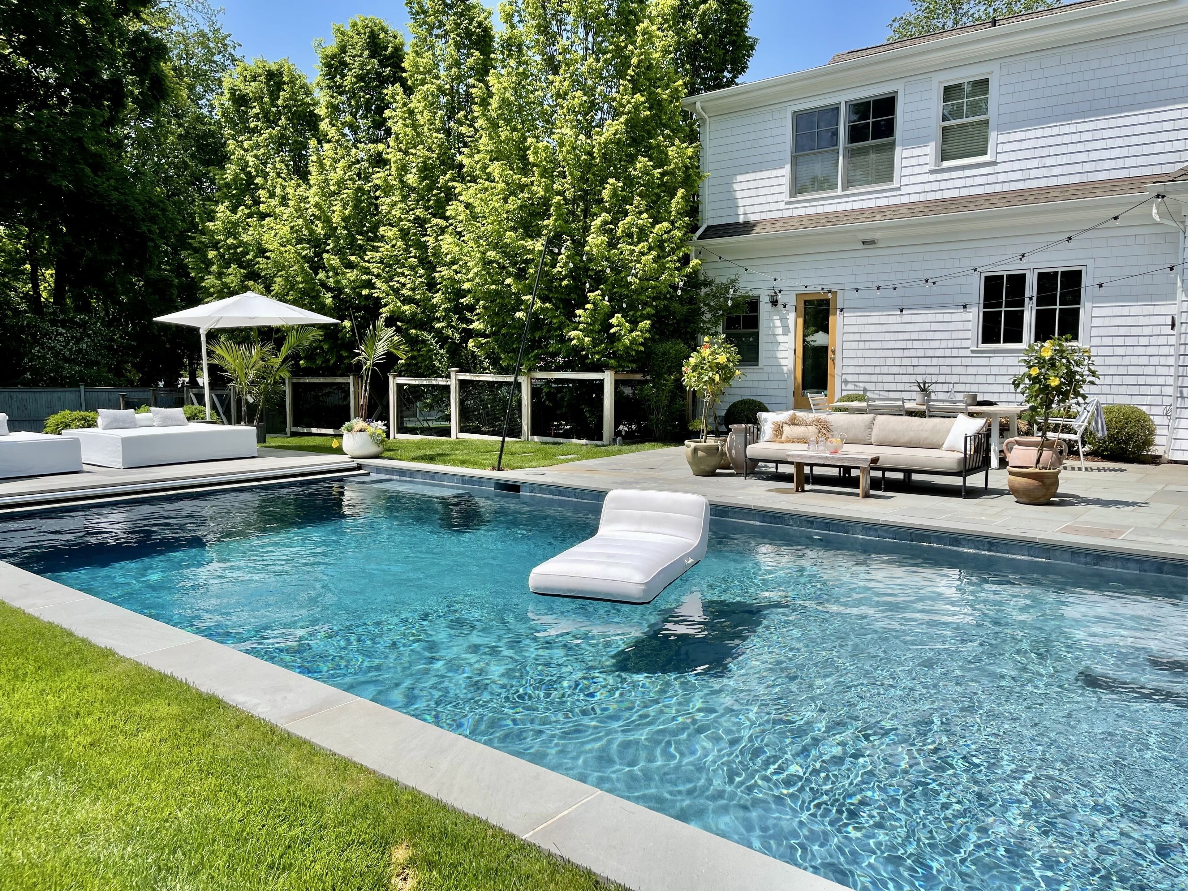 Heated Pool on Quiet Lane in Charming Westport 3 miles To Beach 
