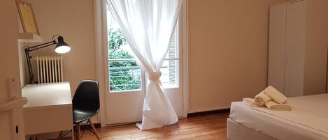 1 bedroom, individually decorated, individually furnished