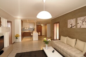 Apartamento, 2 quartos, sacada | Ferros/tábuas de passar roupa, berços grátis, berço de viagem