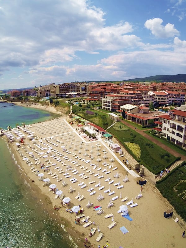Beach nearby, beach towels, beach bar