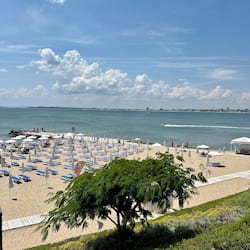 Beach nearby, beach towels, beach bar