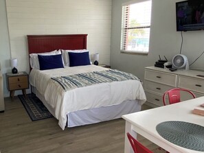 1 chambre, fer et planche à repasser, Wi-Fi gratuit, draps fournis