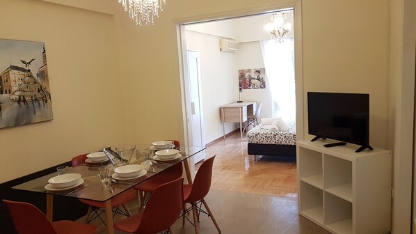 Apartment, 5 Bedrooms | Living area