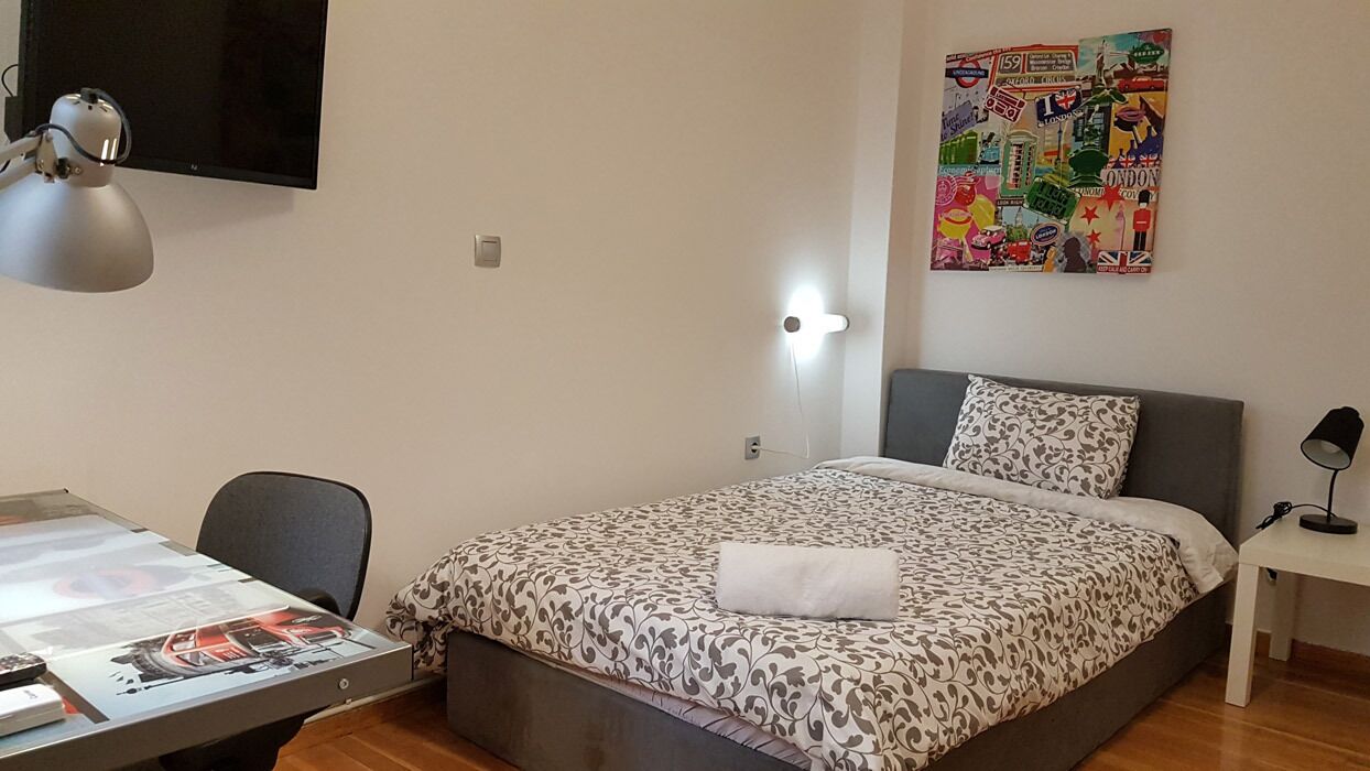 스튜디오 | 각각 다른 스타일의 인테리어, 각각 다르게 가구 비치, 책상, 방음 설비