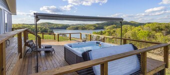 Lakefront Getaway at Swan Seymour w/ Kayaks
