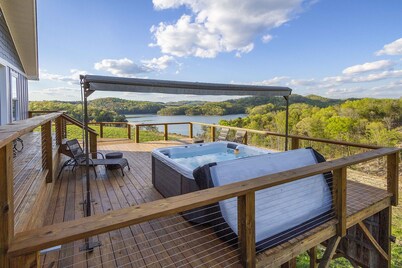 Lakefront Getaway at Swan Seymour w/ Kayaks