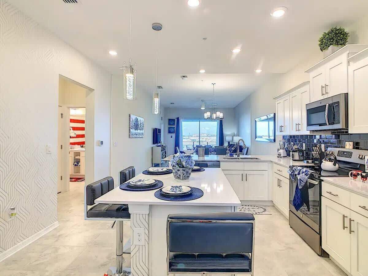 Geladeira, micro-ondas, fogão, cooktop